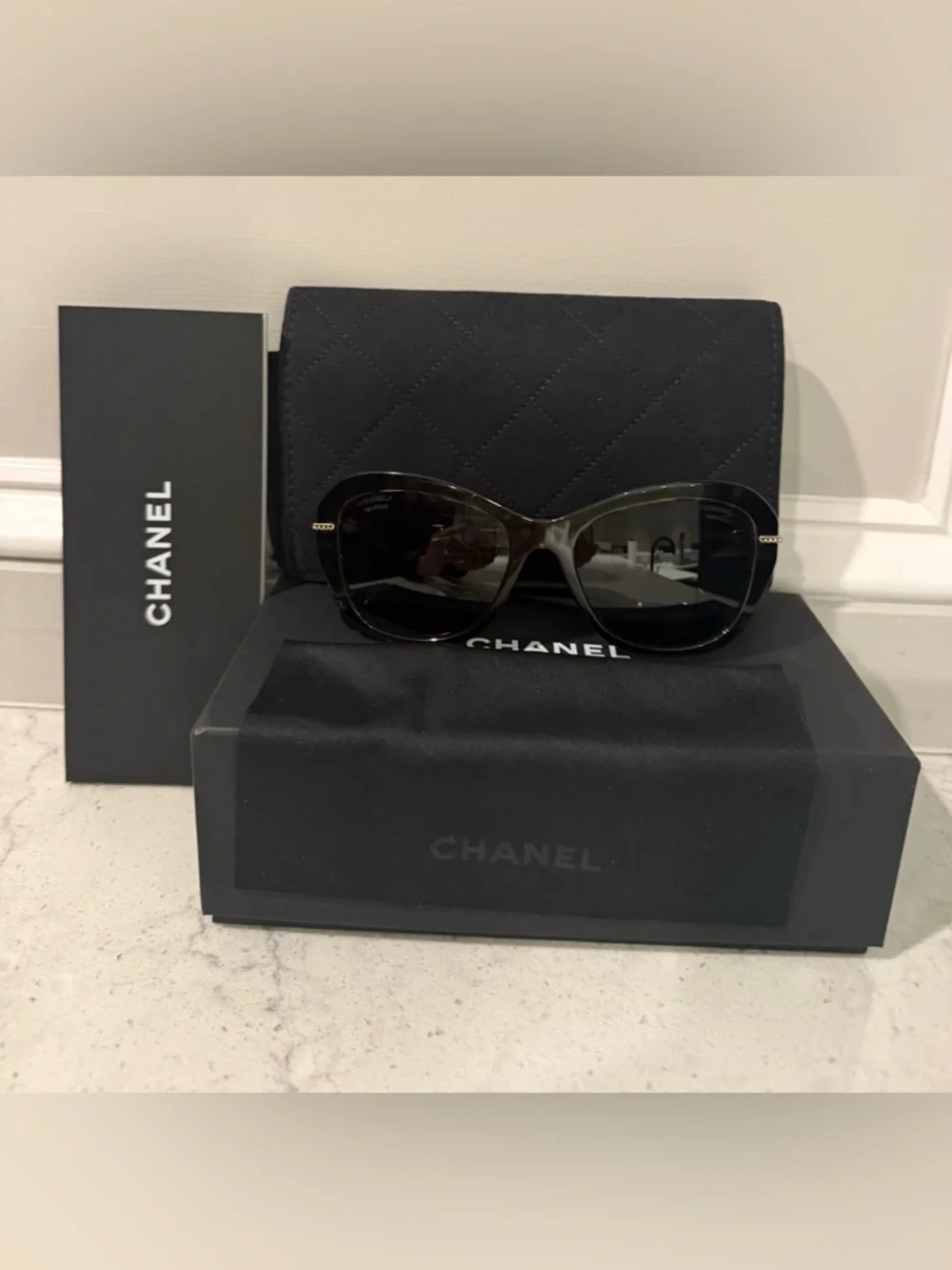 CHANEL Tortoiseshell Butterfly 5510 Sunglasses with Polarized Lenses Gold Logo - Picture 12 of 12